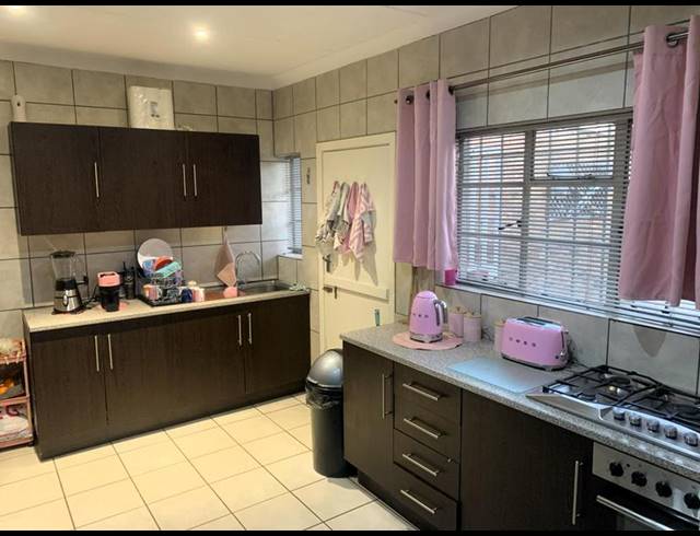 3 BEDROOM HOUSE FOR SALE IN CINDERELLA